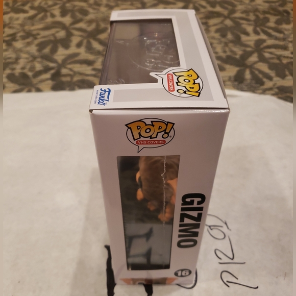 Gizmo Flocked VHS  Funko Pop Walmart Exclusive #16 - Picture 2 of 5